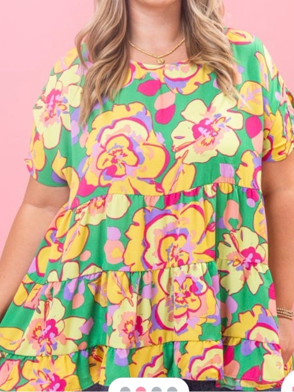Easel Short Sleeve Printed Women’s Top Vibrant Green Floral Ruffle Top.  Small.